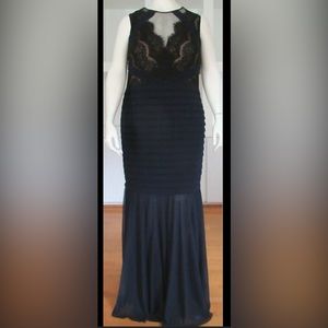 Xscape Navy/Black gown